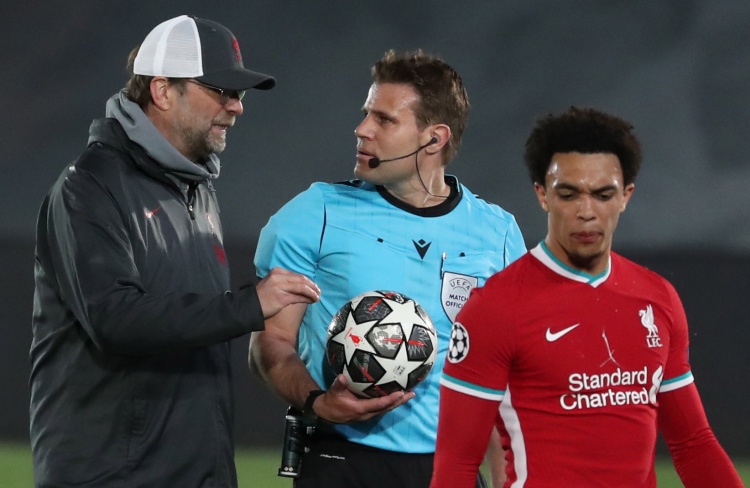 [中超]山东泰山主场取胜